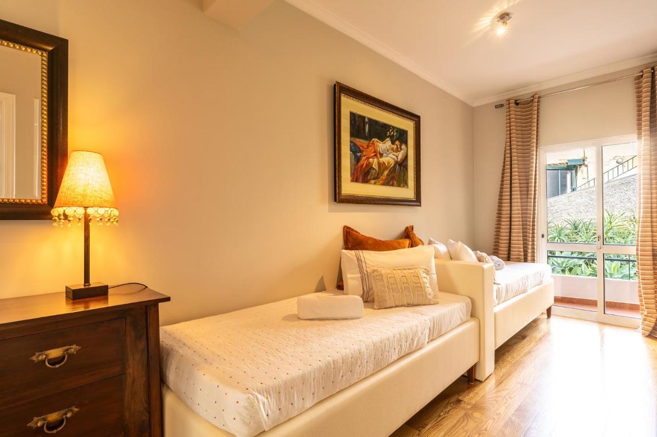 Stylish Apartment With Balcony And Amazing Views Over Funchal And The Sea Exteriör bild
